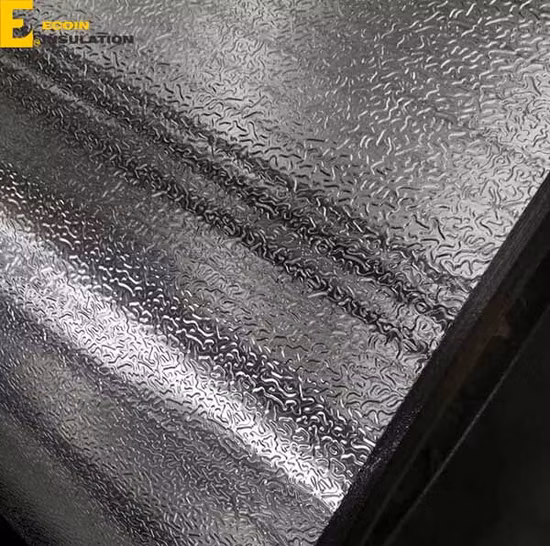Влагобарьерная облицовка трубопроводов лепниной с тиснением из алюминиевого листа